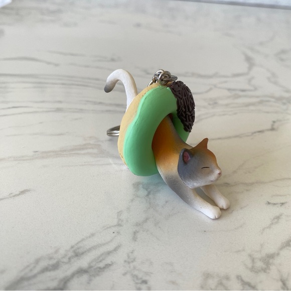 NIB Mystery Figurine keyring - cat - Picture 3 of 9